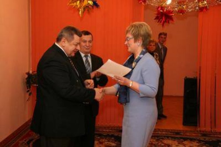 Уполномоченный по делам религий и национальностей Л.П.Гуляко и руководители национально-культурных объединений паоздравили воспитанников социально-педагогического приюта Фрунзенского района г.Минска с Новым годом (27.12.2012) - фото 9