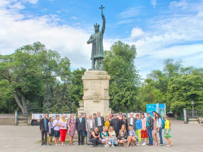 ДЕЛЕГАЦИЯ В г.КИШИНЕВЕ ВМЕСТЕ С ПРЕДСЕДАТЕЛЕМ БЕЛОРУССКОЙ ОБЩИНЫ МОЛДОВЫ СТАТКЕВИЧЕМ Ю.А.