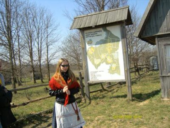 Посадка руководителями национально-культурных объединений Беларуси Аллеи Дружбы в Белорусском государственном музее народной архитектуры и быта - фото 2
