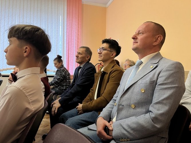 ПРАЗДНИК ДЛЯ ДЕТЕЙ В РАМКАХ НОВОГОДНЕЙ БЛАГОТВОРИТЕЛЬНОЙ АКЦИИ «НАШИ ДЕТИ» 2025 - фото 2