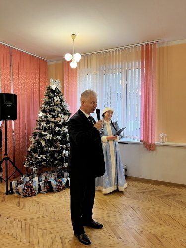 ПРАЗДНИК ДЛЯ ДЕТЕЙ В РАМКАХ НОВОГОДНЕЙ БЛАГОТВОРИТЕЛЬНОЙ АКЦИИ «НАШИ ДЕТИ» 2025 - фото 3