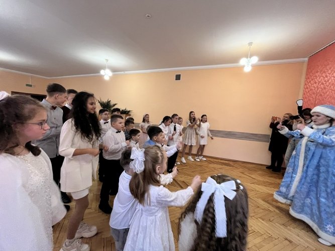 ПРАЗДНИК ДЛЯ ДЕТЕЙ В РАМКАХ НОВОГОДНЕЙ БЛАГОТВОРИТЕЛЬНОЙ АКЦИИ «НАШИ ДЕТИ» 2025 - фото 5